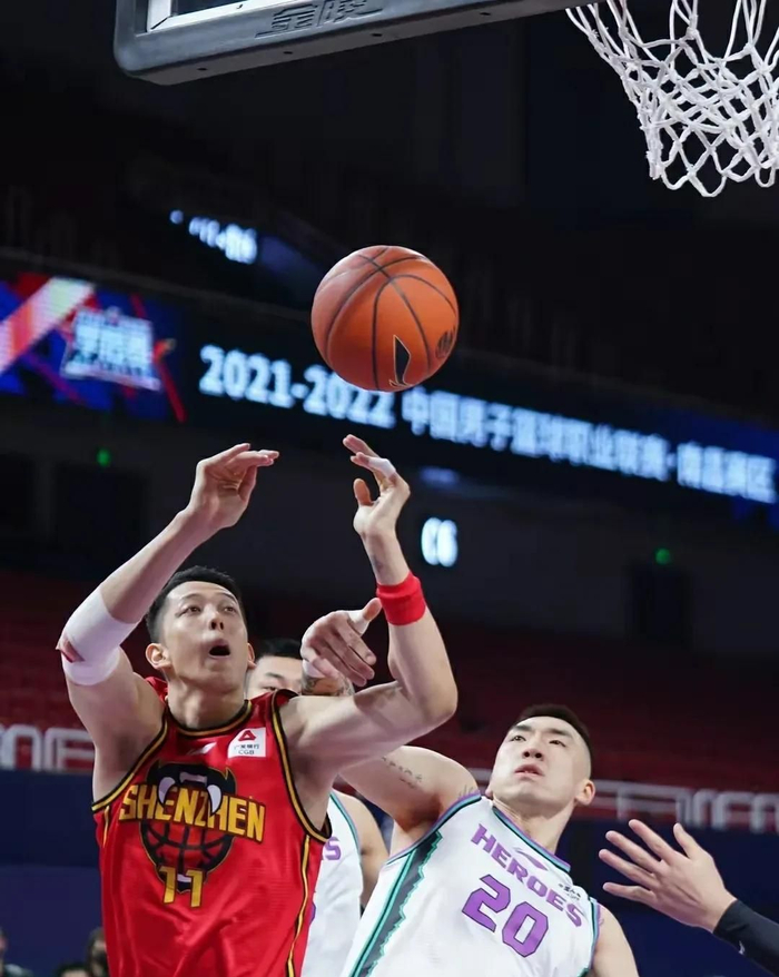 关于里昂今晨队长鼓劲；志在CBA常规赛名次提升；态度坚定；医务组通报恢复的信息