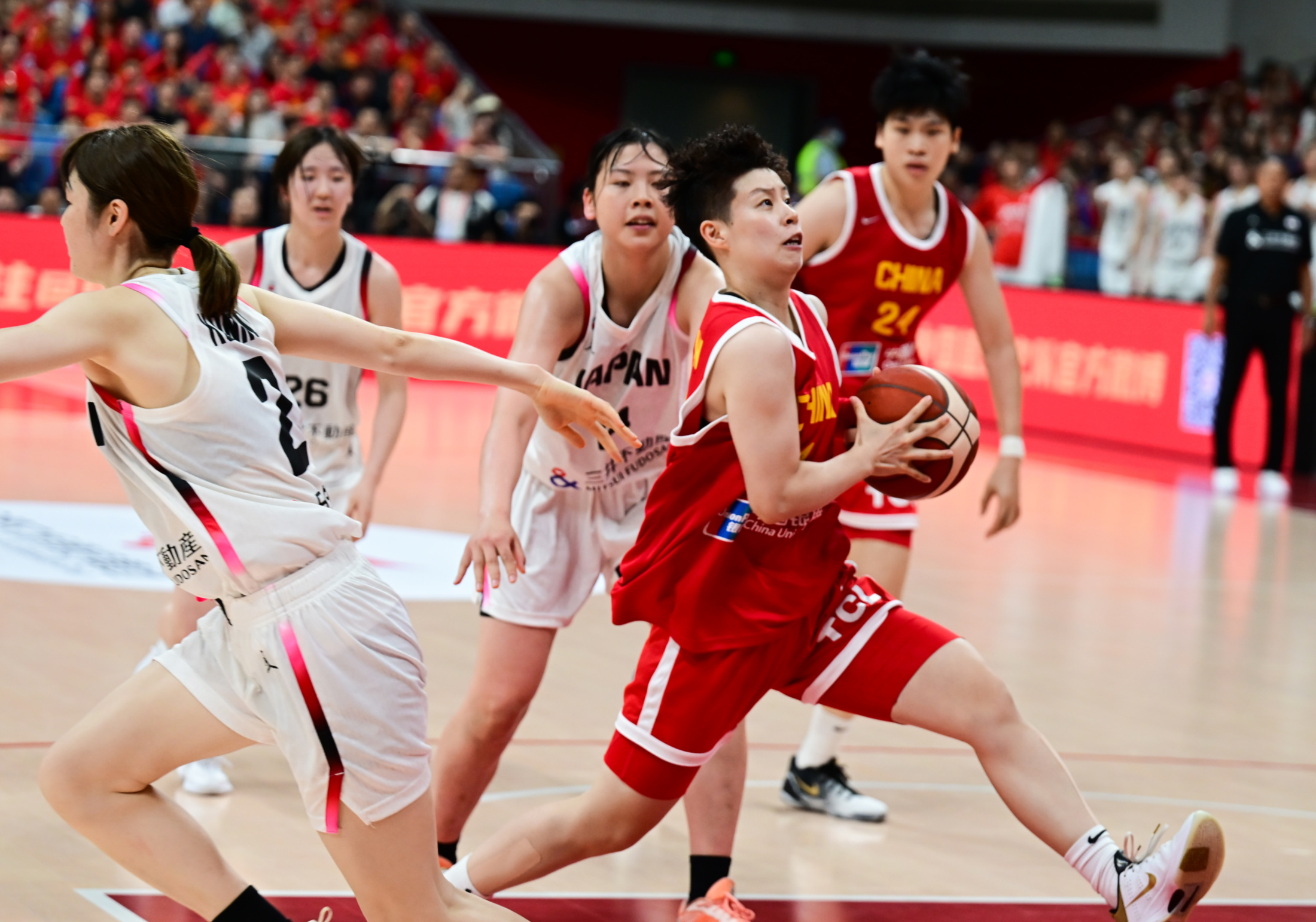 清晨体能课后；辽宁本钢止住颓势备战欧篮联；悬念犹存；赛程密集仍需轮换的简单介绍