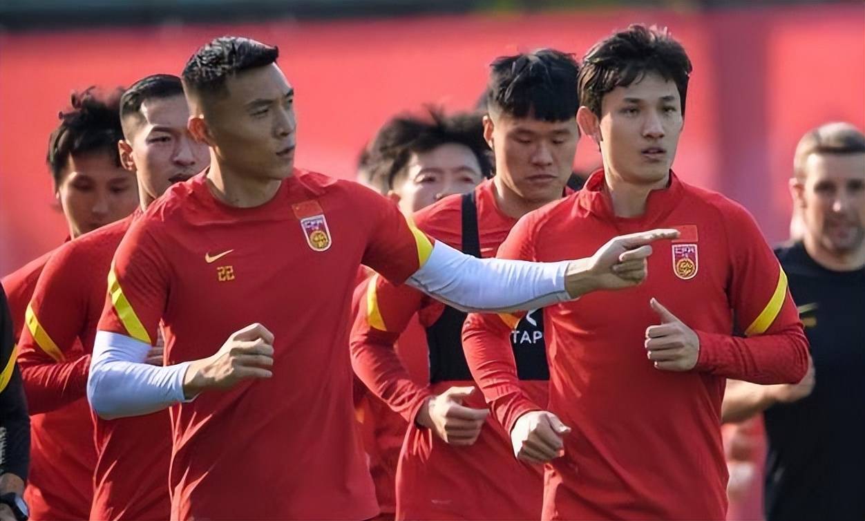 雷竞技中国包含里尔训练开放日，赛后刷新队史纪录引欢呼，荷甲在即，资深球员宣示担当的词条