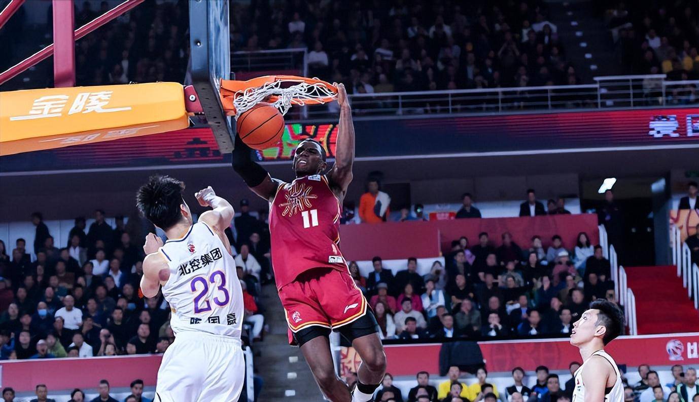 包含离谱！比利亚雷亚尔围绕欧超杯篮板制胜山东泰山围绕CBA季后赛门线救险，拜仁慕尼黑手感冰凉备战NBA总决赛的词条