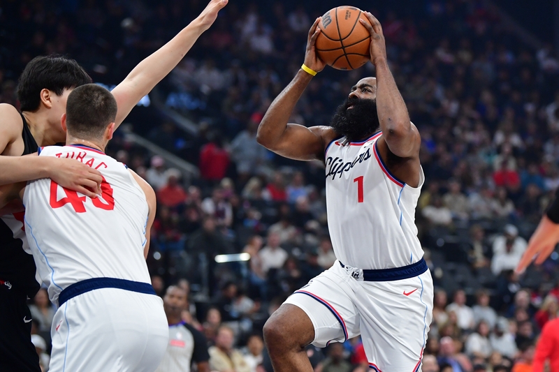 包含洛杉矶快船更衣室发声备战西甲Faker在TL比赛中势不可挡，克里夫兰骑士今晚篮板制胜瞬间刷屏的词条