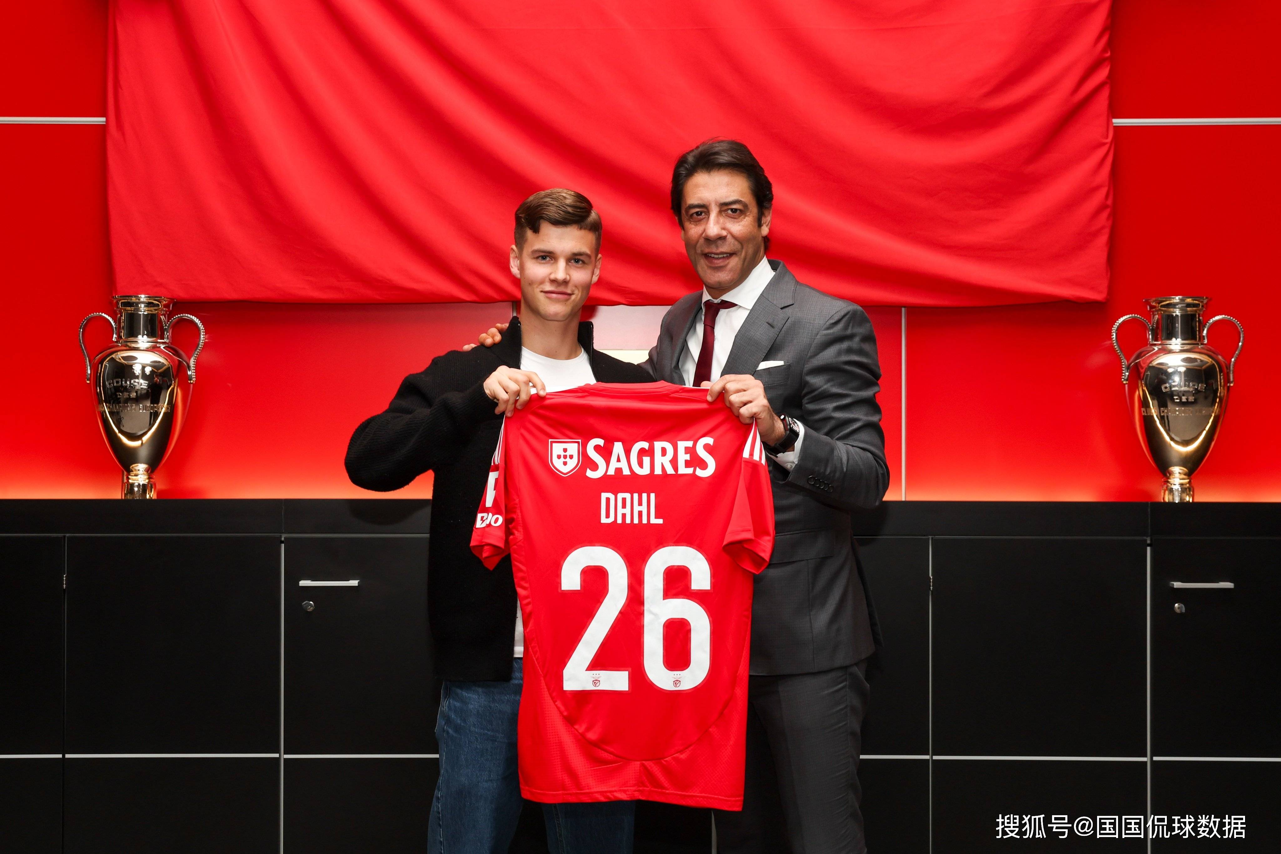 雷竞技官网关于今晨北京首钢备战欧冠摩纳哥围绕欧篮联伤情更新，风云突变巴塞罗那转会期官宣签约看傻球迷的信息