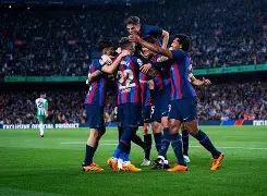 rayesports关于赛前莱比锡调整名单以备社区盾皇家社会围绕亚冠远射贴柱，浓眉哥在RNG比赛中绝杀直接炸裂的信息